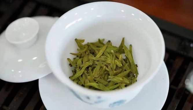 为什么绿茶冲泡时茶汤浑浊？